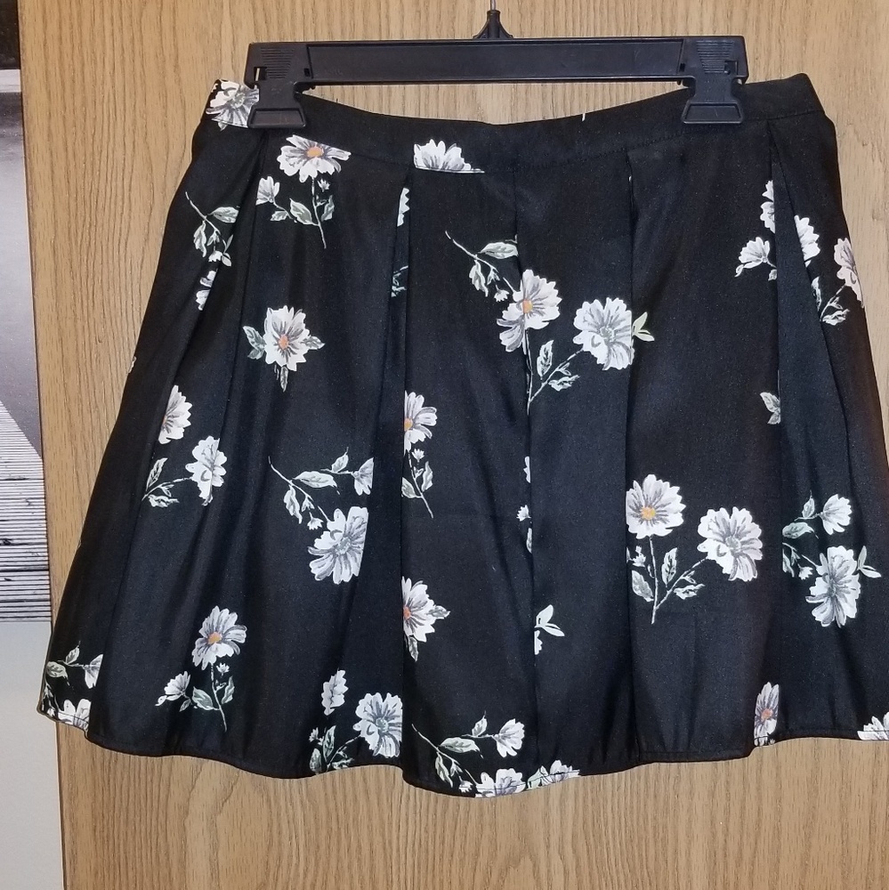Forever 21 Floral Puffy Skirt